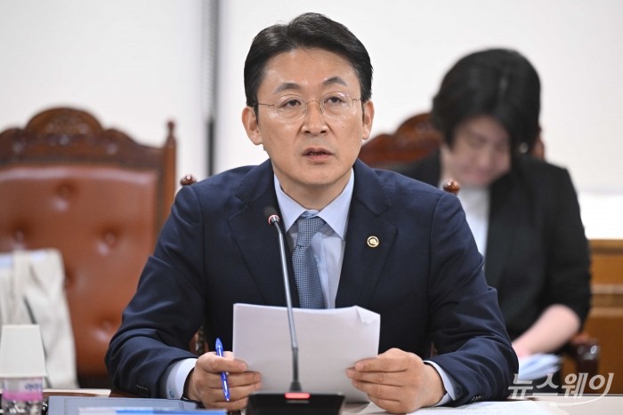 권대영 금융위원회 부위원장이 30일 오전 서울 중구 은행연합회관에서 열린 산업 구조혁신 지원 금융권 협약식에서 모두발언을 하고 있다. 사진=강민석 기자 kms@newsway.co.kr