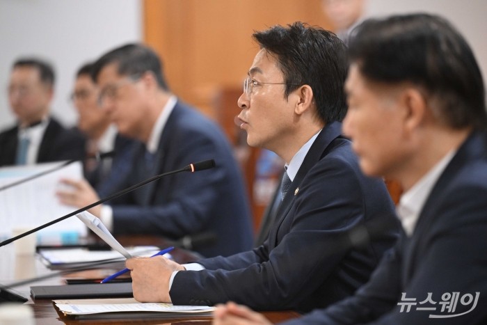 권대영 금융위원회 부위원장이 30일 오전 서울 중구 은행연합회관에서 열린 산업 구조혁신 지원 금융권 협약식에서 모두발언을 하고 있다. 사진=강민석 기자 kms@newsway.co.kr