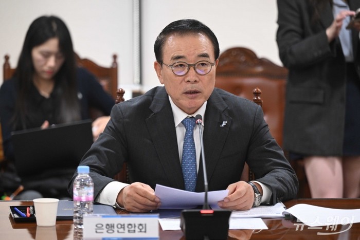 조용병 은행연합회장이 30일 오전 서울 중구 은행연합회관에서 열린 산업 구조혁신 지원 금융권 협약식에서 모두발언을 하고 있다. 사진=강민석 기자 kms@newsway.co.kr