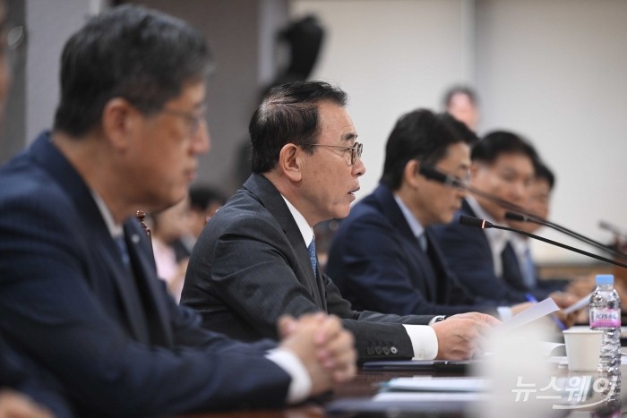 조용병 은행연합회장이 30일 오전 서울 중구 은행연합회관에서 열린 산업 구조혁신 지원 금융권 협약식에서 모두발언을 하고 있다. 사진=강민석 기자 kms@newsway.co.kr