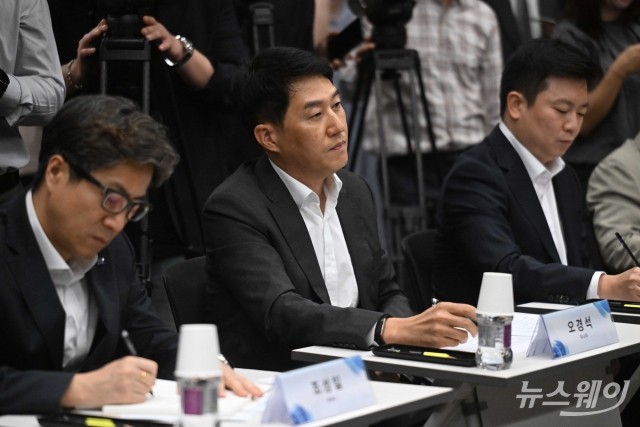 이찬진 만난 오경석 두나무 대표···네이버 인수·합병 질문엔 '묵묵부답'