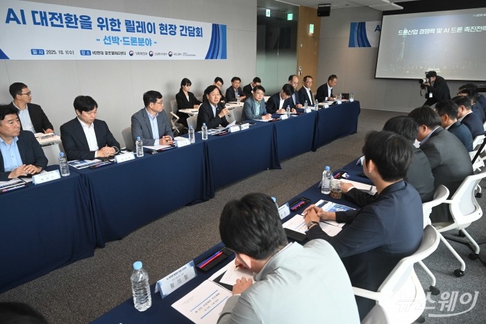 구윤철 경제부총리 겸 기획재정부 장관이 1일 오전 경기 성남시 분당구 HD현대 글로벌R&D센터에서 열린 AI 대전환을 위한 릴레이 현장 선박 및 드론 분야 간담회에서 모두발언을 하고 있다. 사진=강민석 기자 kms@newsway.co.kr