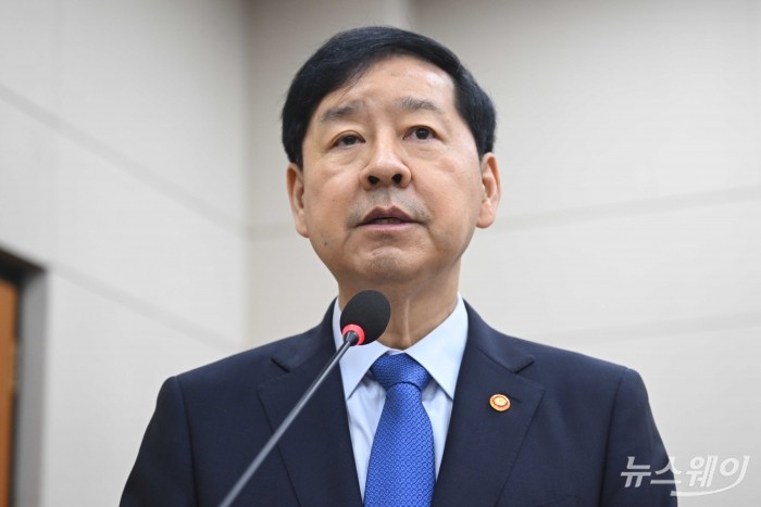 구윤철 경제부총리 겸 기획재정부 장관이 13일 오전 서울 여의도 국회 기획재정위원회에서 열린 기획재정부(경제·재정정책)에 대한 2025년도 국정감사에서 업무보고를 하고 있다. 사진=강민석 기자 kms@newsway.co.kr