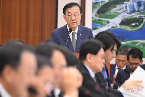 국토교통부 국감 업무보고 하는 김윤덕 장관