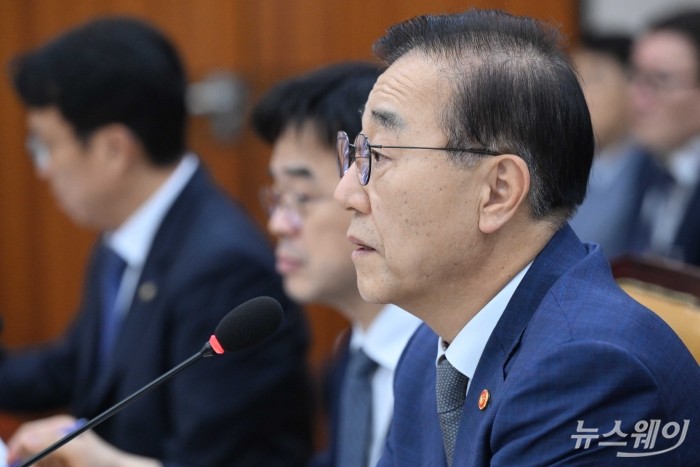 김윤덕 국토교통부 장관이 13일 오후 서울 여의도 국회 국토교통위원회에서 열린 국토교통부·행정중심복합도시건설청·새만금개발청에 대한 2025년도 국정감사에서 의원의 질문에 답변을 하고 있다. 사진=강민석 기자 kms@newsway.co.kr