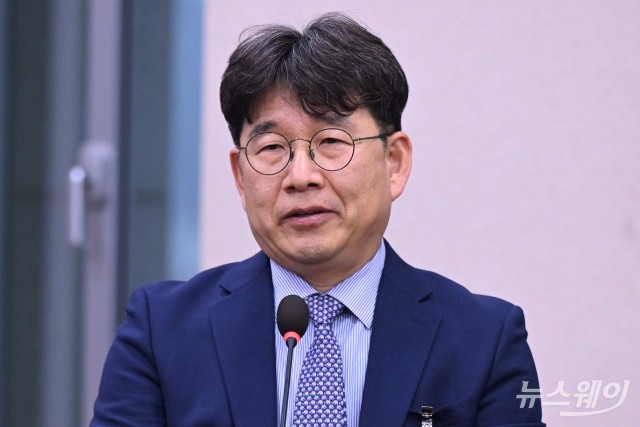 증인으로 국감 출석해 답변하는 이상화 동해종합기술공사 부사장