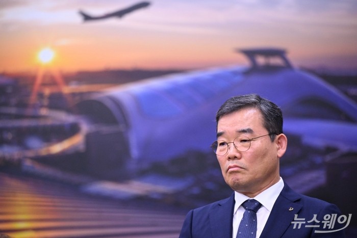 김보현 대우건설 대표이사가 13일 오후 서울 여의도 국회 국토교통위원회에서 열린 국토교통부·행정중심복합도시건설청·새만금개발청에 대한 2025년도 국정감사에 증인으로 출석해 의원의 질문을 경청하고 있다. 사진=강민석 기자 kms@newsway.co.kr