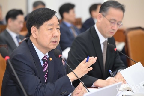 구윤철 부총리 &quot;법인세 인하···기업 투자 늘어난다는 건 고전적인 것&quot;