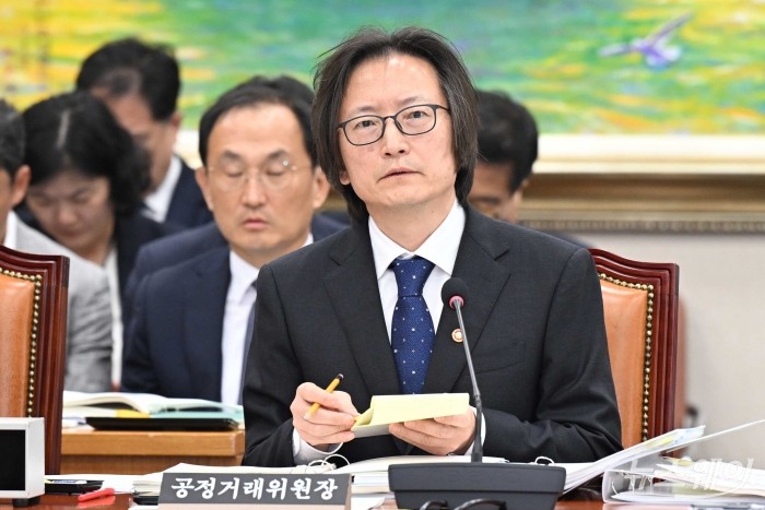 주병기 공정거래위원장이 14일 오전 서울 여의도 국회 정무위원회에서 열린 공정거래위원회-개인정보보호위원회-소비자원 등에 대한 2025년도 국정감사에서 의원의 질의에 답변을 하고 있다. 사진=강민석 기자 kms@newsway.co.kr