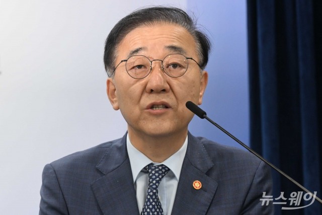 '초강수' 서울·수도권 규제, 과열 막을까···'거래 위축'·'풍선효과' 동반 우려
