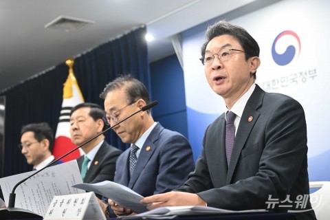 '세 번째 주택시장 안정화 방안' 발표하는 이억원 금융위원장