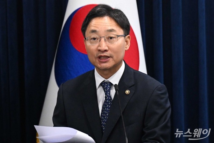 임광현 국세청장이 15일 오전 서울 종로구 정부서울청사에서 주택시장 안정화대책 관련 관계부처 합동 발표를 하고 있다. 사진=강민석 기자 kms@newsway.co.kr