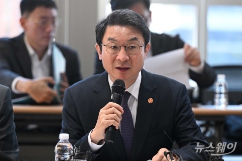 모두발언 하는 이억원 금융위원장