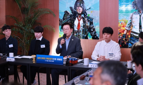 K-게임 현장 찾은 李 대통령 "게임 산업 한국 문화의 중추"