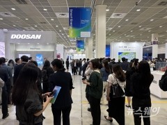 코엑스 전기차 신기술 경쟁···벤츠·BMW 친환경차 미래 제시