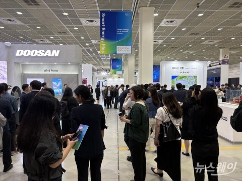 코엑스 전기차 신기술 경쟁···벤츠·BMW 친환경차 미래 제시