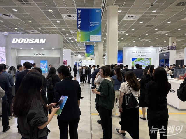 코엑스 전기차 신기술 경쟁···벤츠·BMW 친환경차 미래 제시