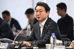 취임 첫 보험사 CEO 만난 이억원 금융위원장···"연내 기본자본 비율 규제 마련할 것"(종합)