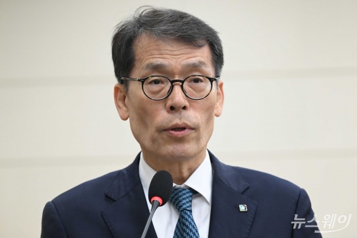 김성태 IBK기업은행장이 20일 오전 서울 여의도 국회 정무위원회에서 열린 금융위원회-한국산업은행-중소기업은행에 대한 2025년도 국정감사에서 인사말을 하고 있다. 사진=강민석 기자 kms@newsway.co.kr