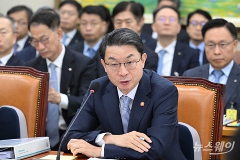 이억원 금융위원장 &quot;한국증권금융, 투자 위법 사항 적발 시 엄중 처리&quot;