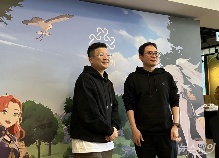 넥슨이 20일 서울 성동구 KT&G 상상 플래닛에서 '마비노기 모바일' 공동 인터뷰를 진행했다. (왼쪽부터) 넥슨 강민철 마비노기 모바일 사업실장, 데브캣 이진훈 마비노기 모바일 디렉터. 사진=김세현 기자
