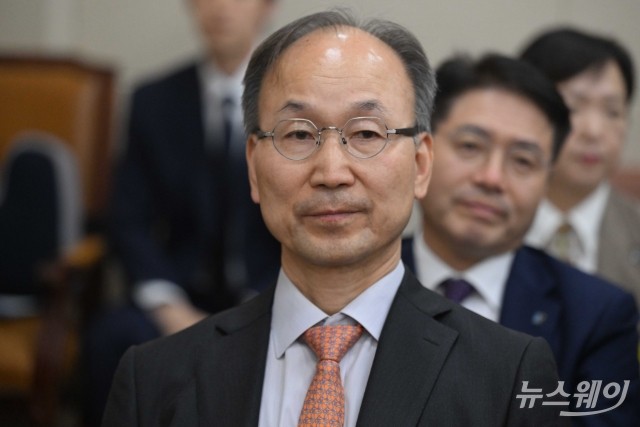 국감 증인 출석한 양혁승 새도약기금 대표이사