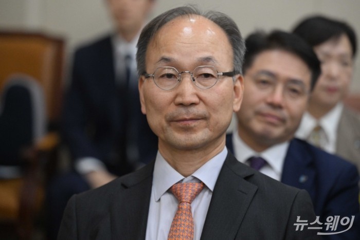 양혁승 새도약기금 대표이사가 20일 오후 서울 여의도 국회 정무위원회에서 열린 금융위원회-한국산업은행-중소기업은행에 대한 2025년도 국정감사에 증인으로 출석해 자리하고 있다. 사진=강민석 기자 kms@newsway.co.kr