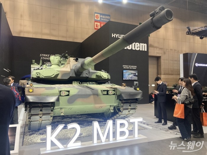 현대로템은 폴란드형 K2 전차(K2PL MBT) 실물을 처음으로 선보였다. 사진=김제영 기자