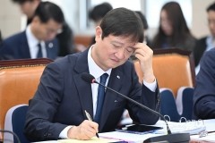 이찬진 금감원장, '초고가 아파트 2채 보유·400억 수임료' 논란에 진땀