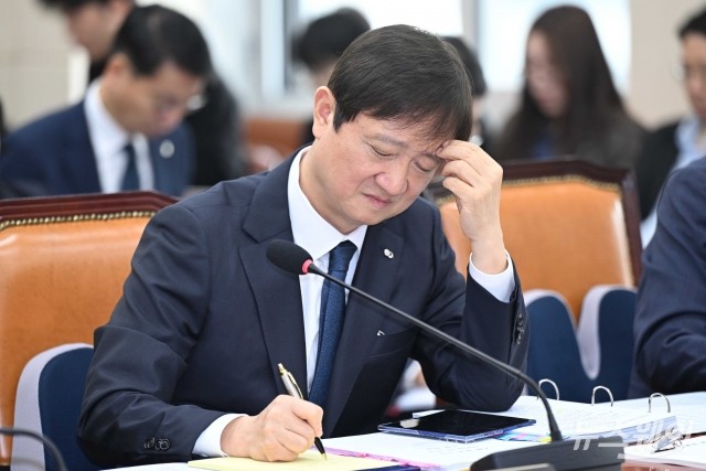 이찬진 금감원장, '초고가 아파트 2채 보유·400억 수임료' 논란에 진땀
