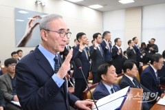KT·LGU+ '해킹' 질의에 진땀···먼저 맞은 SKT는 '미소'(종합)