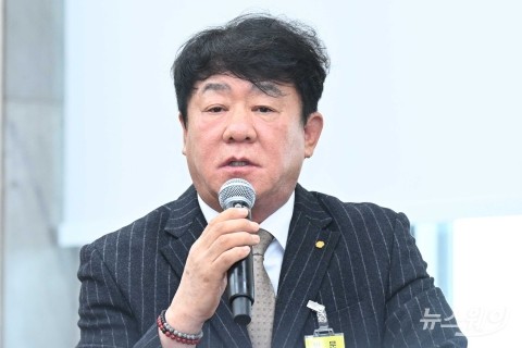 '부당지급·특혜대출' 의혹 답변하는 김윤식 신협중앙회장