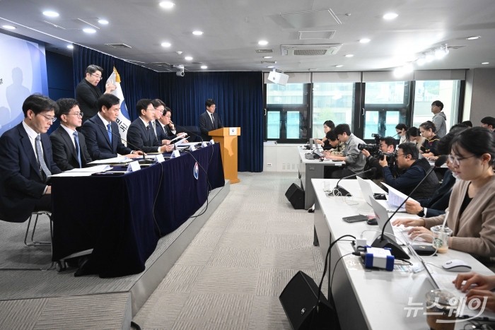 배경훈 과학기술부총리 겸 과학기술정보통신부 장관이 22일 오후 서울 종로구 정부서울청사에서 범부처 정보보호 종합대책 합동 브리핑에서 발표를 하고 있다. 사진=강민석 기자 kms@newsway.co.kr