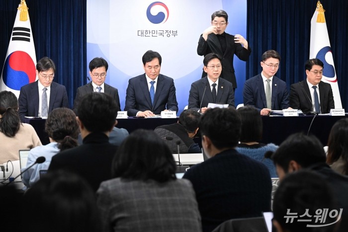 배경훈 과학기술부총리 겸 과학기술정보통신부 장관이 22일 오후 서울 종로구 정부서울청사에서 범부처 정보보호 종합대책 합동 발표를 하고 있다. 사진=강민석 기자 kms@newsway.co.kr
