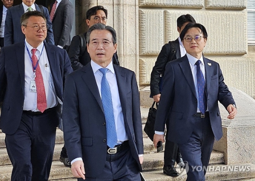 한미, '3500억 달러' 등 막판 협상...김용범 "일부 진전 있어"