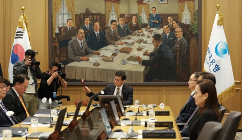 한은, 10월 금통위서 기준금리 동결···2.5% 유지
