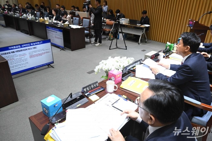 오세훈 서울시장이 23일 오전 서울시청에서 열린 국회 행정안전위원회의 서울특별시에 대한 2025년도 국정감사에서 의원의 질문에 답변을 하고 있다. 사진=강민석 기자 kms@newsway.co.kr