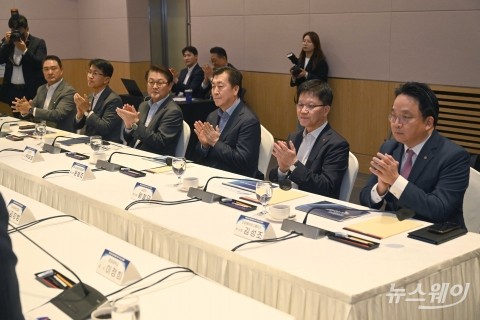 한성숙 장관 모두발언 경청하는 박승희·김동욱·윤형조·왕철민·김성조·강성현