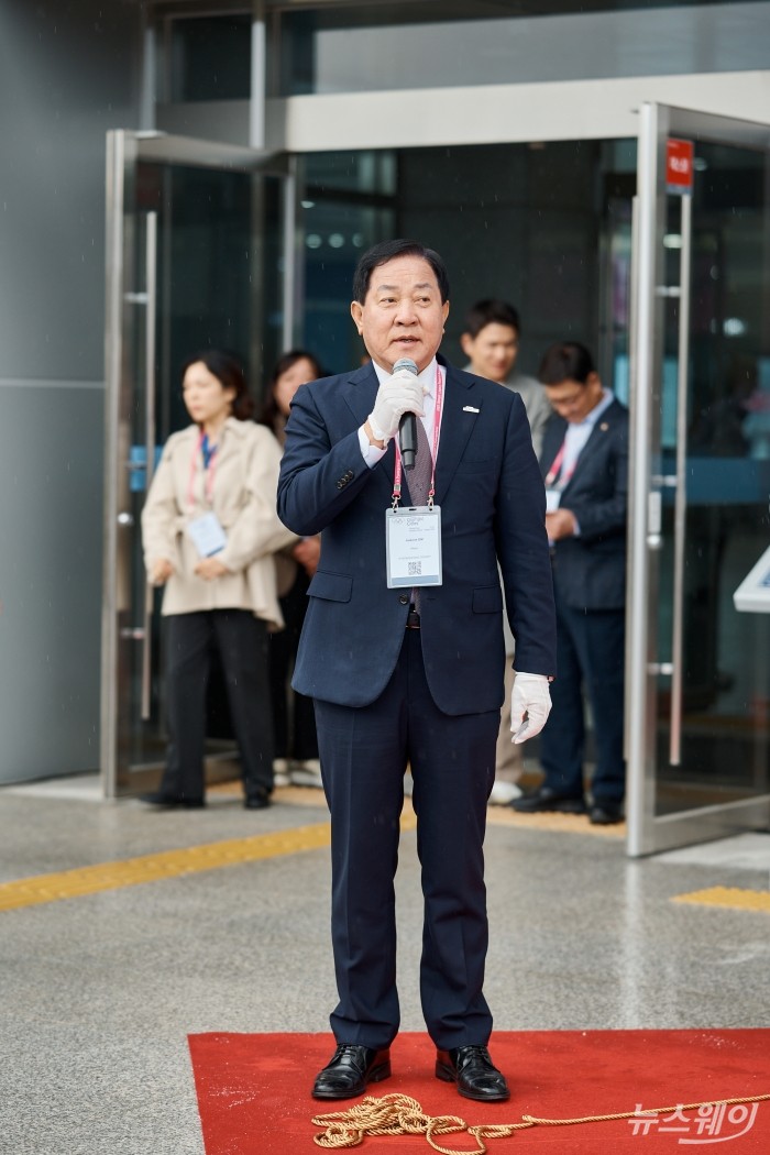 심재국 평창군수가 지난 23일 강원 평창군 대관령 평창올림픽플라자 일원에서 진행된 '2025 세계올림픽도시연맹 총회(World Union of Olympic Cities General Assembly)' 올림픽 레거시 포럼에서 축사를 하고 있다. 사진=2018평창기념재단