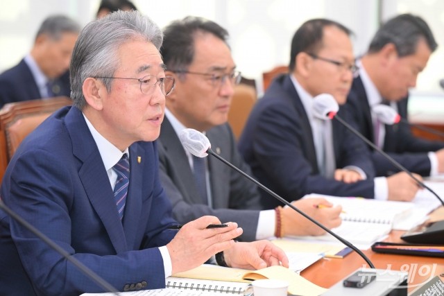 "농협은행엔 현금, 지역농협엔 생수"···노조 "보상 차별구조 고착화"