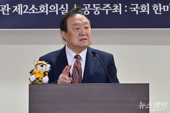 정대철 헌정회장이 24일 오전 서울 여의도 국회의원회관 제2소회의실에서 열린 제16회 해리 트루먼 국제 컨퍼런스에서 개회사를 하고 있다. 사진=사진공동취재단