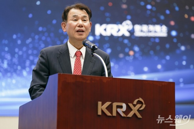 코스피, 사상 첫 4000 돌파···정은보 이사장 "'코리아 프리미엄' 시대 앞당길 것"