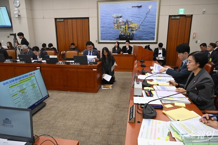 한성숙 중소벤처기업부 장관이 29일 오전 서울 여의도 산업통상자원중소벤처기업위원회에서 열린 중소벤처기업부-특허청에 대한 2025년도 종합국정감사에서 의원의 질문에 답변하고 있다. 사진=강민석 기자 kms@newsway.co.kr