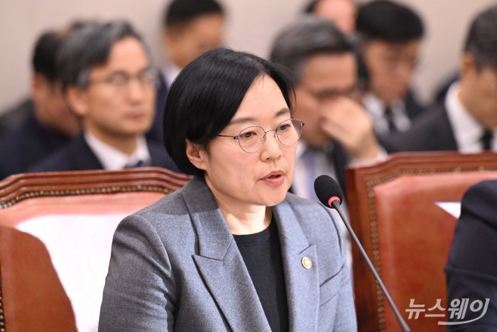 한성숙 중소벤처기업부 장관이 29일 오전 서울 여의도 산업통상자원중소벤처기업위원회에서 열린 중소벤처기업부-특허청에 대한 2025년도 종합국정감사에서 의원의 질문에 답변하고 있다. 사진=강민석 기자 kms@newsway.co.kr