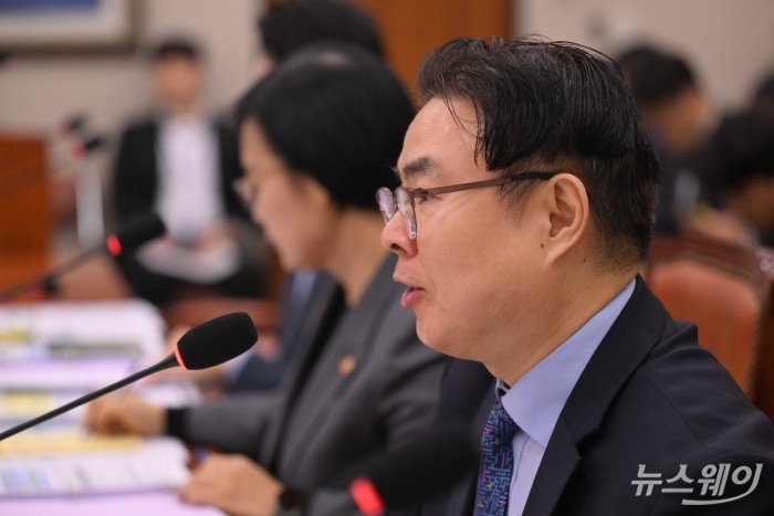 목성호 지식재산처장 직무대행이 29일 오전 서울 여의도 산업통상자원중소벤처기업위원회에서 열린 중소벤처기업부-특허청에 대한 2025년도 종합국정감사에서 의원의 질문에 답변하고 있다. 사진=강민석 기자 kms@newsway.co.kr