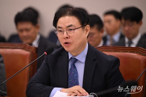 종합국감 답변하는 목성호 지식재산처장 직무대행