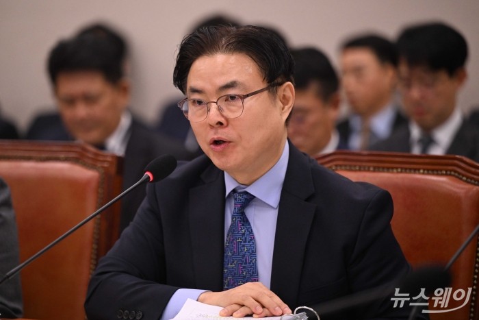 목성호 지식재산처장 직무대행이 29일 오전 서울 여의도 산업통상자원중소벤처기업위원회에서 열린 중소벤처기업부-특허청에 대한 2025년도 종합국정감사에서 의원의 질문에 답변하고 있다. 사진=강민석 기자 kms@newsway.co.kr
