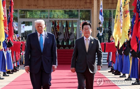 이 대통령, 트럼프에 '핵잠 연료 허용' 공식 요청···대미투자 확대 언급