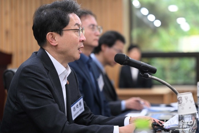 이억원 금융위원장이 29일 오후 경기 용인시 금융보안원에서 열린 '보이스피싱 정보공유·분석 AI 플랫폼(ASAP)' 출범식에서 모두발언을 하고 있다. 사진=강민석 기자 kms@newsway.co.kr