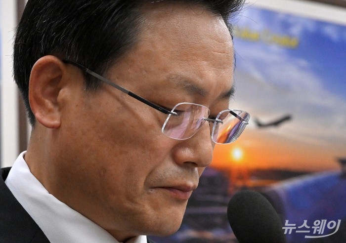 김이배 제주항공 대표가 29일 서울 여의도 국회 국토교통위원회에서 열린  종합국정감사에 출석해 지난해 발생한 12·29 무안국제공항 제주항공 여객기 참사 관련 의원의 질의를 듣고 있다. 사진=이수길 기자 Leo2004@newsway.co.kr